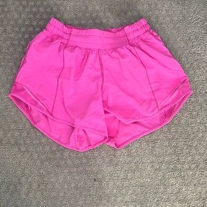 LULULEMON SONIC PINK HOTTY HOT SHORTS (4 in)